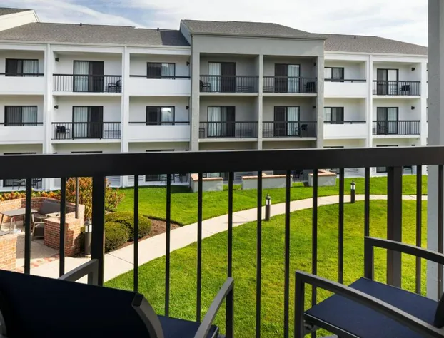 Courtyard Chicago Waukegan Gurnee hotel detail image 3