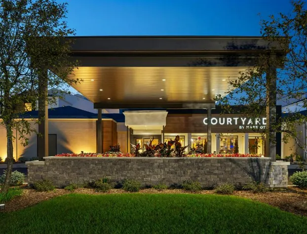 Courtyard Chicago Waukegan Gurnee hotel detail image 1