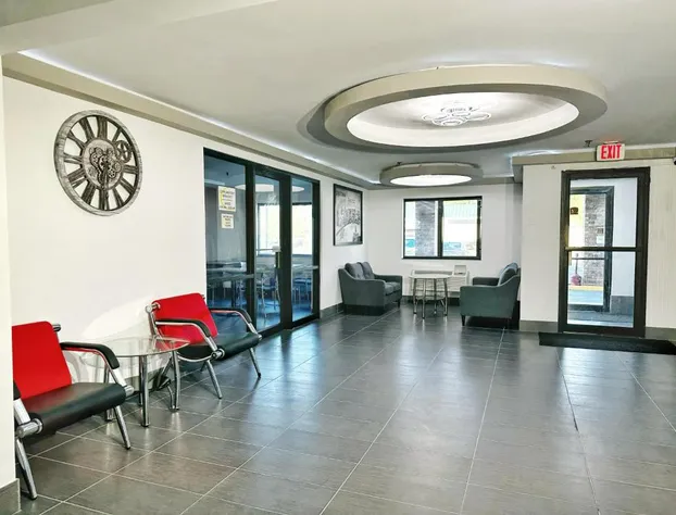 Super 8 by Wyndham Peoria hotel detail image 3