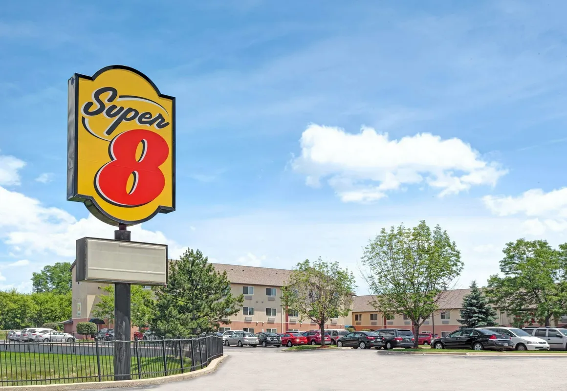 Super 8 by Wyndham Chicago O'Hare Airport hotel hero
