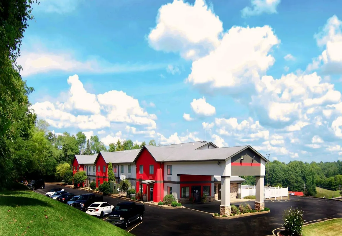 Ramada by Wyndham Tell City hotel hero