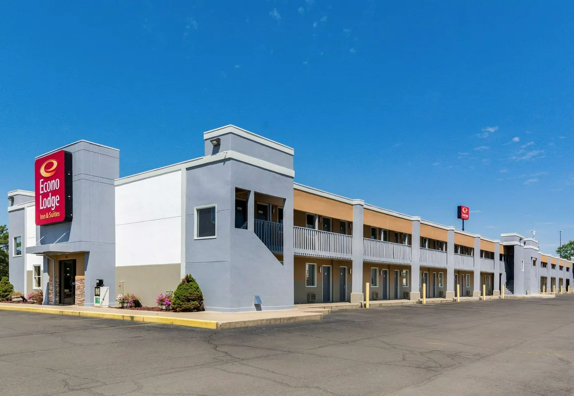 Quality Inn & Suites Columbus West hotel hero