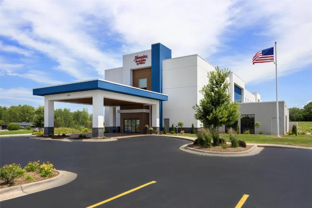 Hampton Inn & Suites Moline-Quad City Int'l Aprt hotel hero
