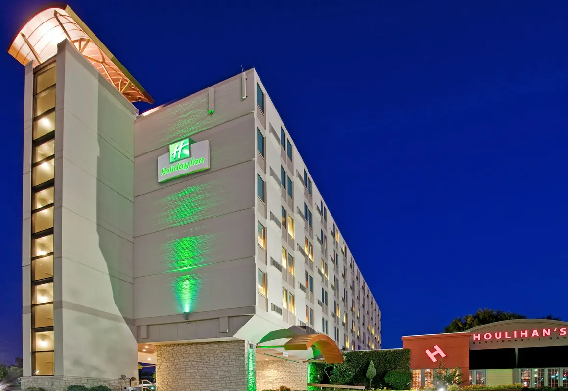 Holiday Inn Manhattan at the Campus by IHG hotel hero