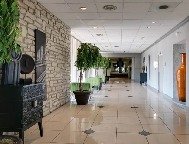 Holiday Inn Manhattan at the Campus by IHG hotel detail image 2