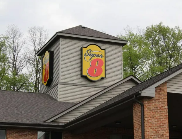 Super 8 by Wyndham Valparaiso hotel detail image 1