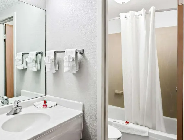 Econo Lodge Willowbrook hotel detail image 3