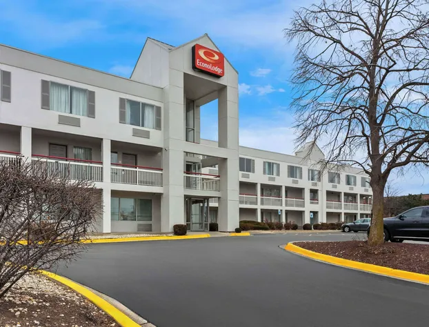 Econo Lodge Willowbrook hotel detail image 4