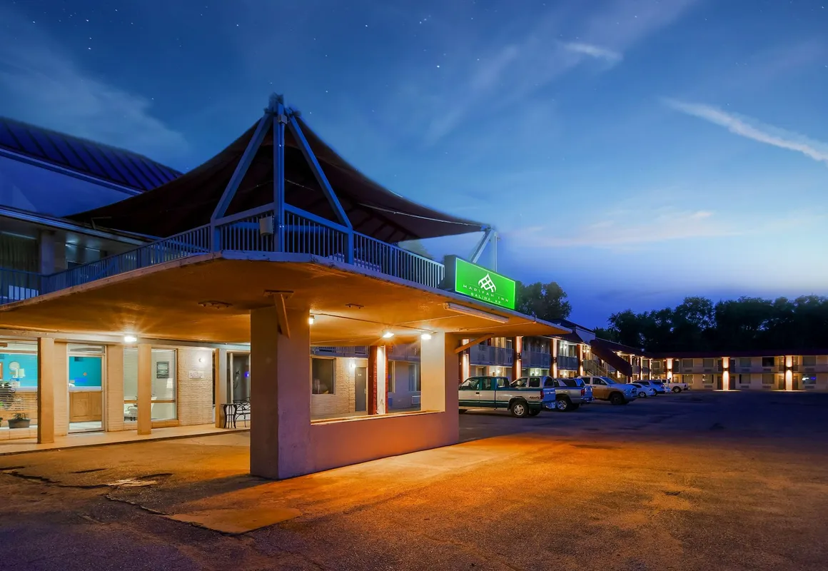 Marifah Inn Salina hotel hero