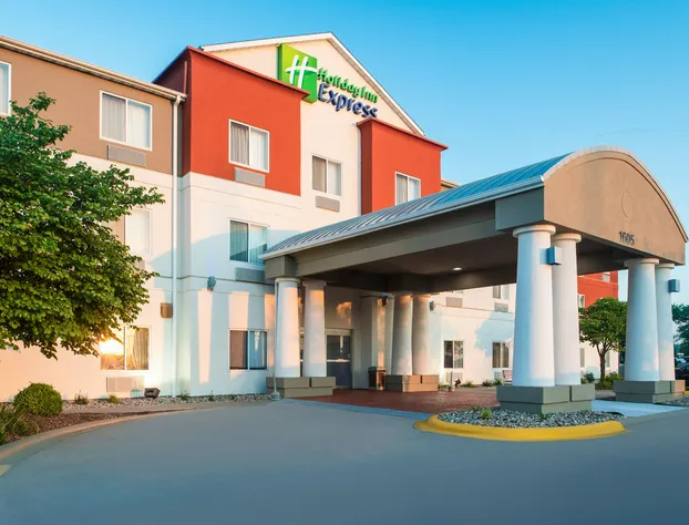 Holiday Inn Express Hotel & Suites Burlington by IHG hotel detail image 3