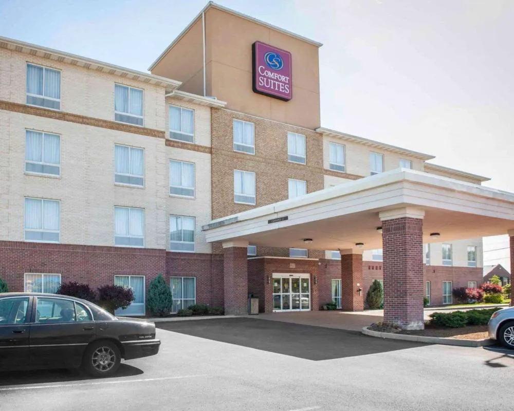 Comfort Suites Southport hotel hero