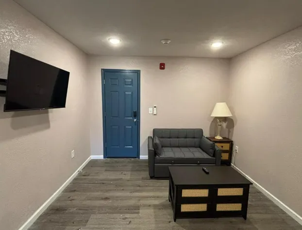 Four Seasons Motel hotel detail image 1