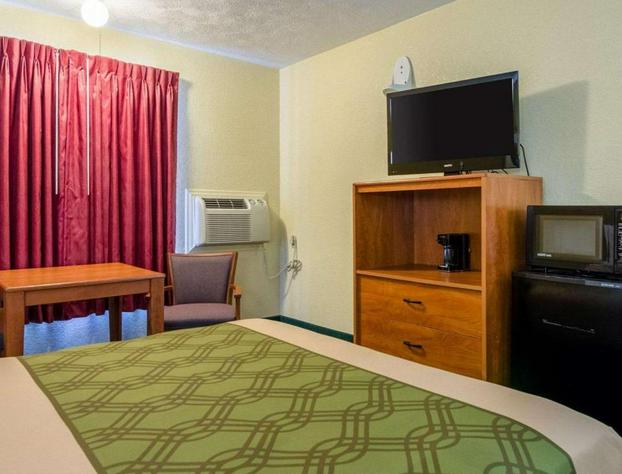 Econo Lodge Ottawa hotel detail image 1
