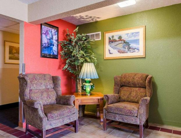 Econo Lodge Ottawa hotel detail image 3