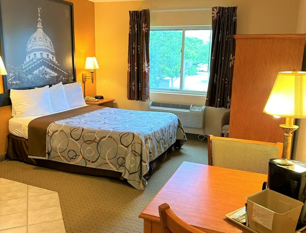 Super 8 by Wyndham Topeka at Forbes Landing hotel detail image 3