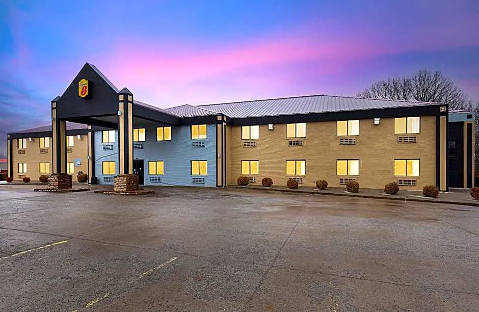 Super 8 by Wyndham Eddyville/Kuttawa hotel hero