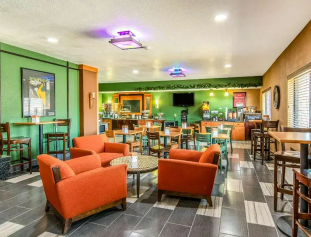 Econo Lodge Topeka at Wanamaker hotel detail image 4