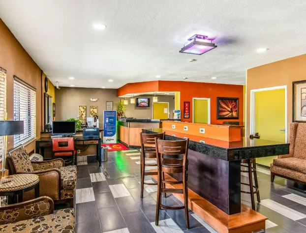 Econo Lodge Topeka at Wanamaker hotel detail image 3