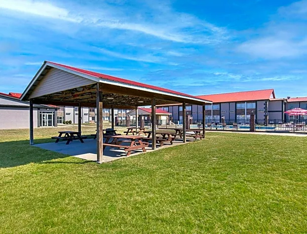 Ramada by Wyndham Bowling Green hotel detail image 1