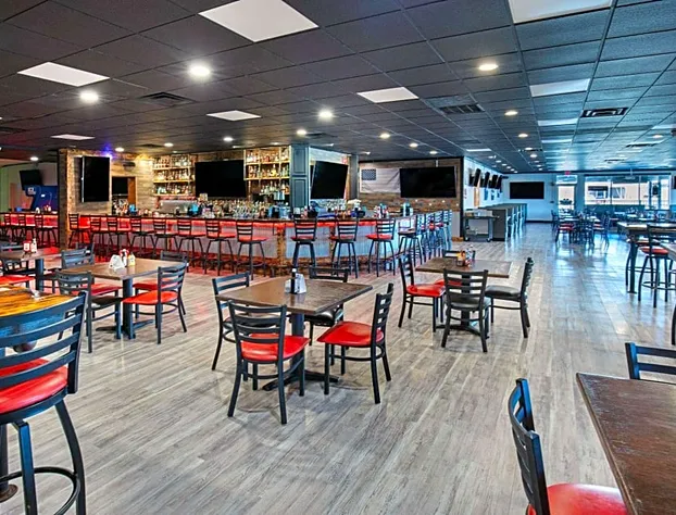 Ramada by Wyndham Bowling Green hotel detail image 3