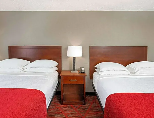 Ramada by Wyndham Bowling Green hotel detail image 4