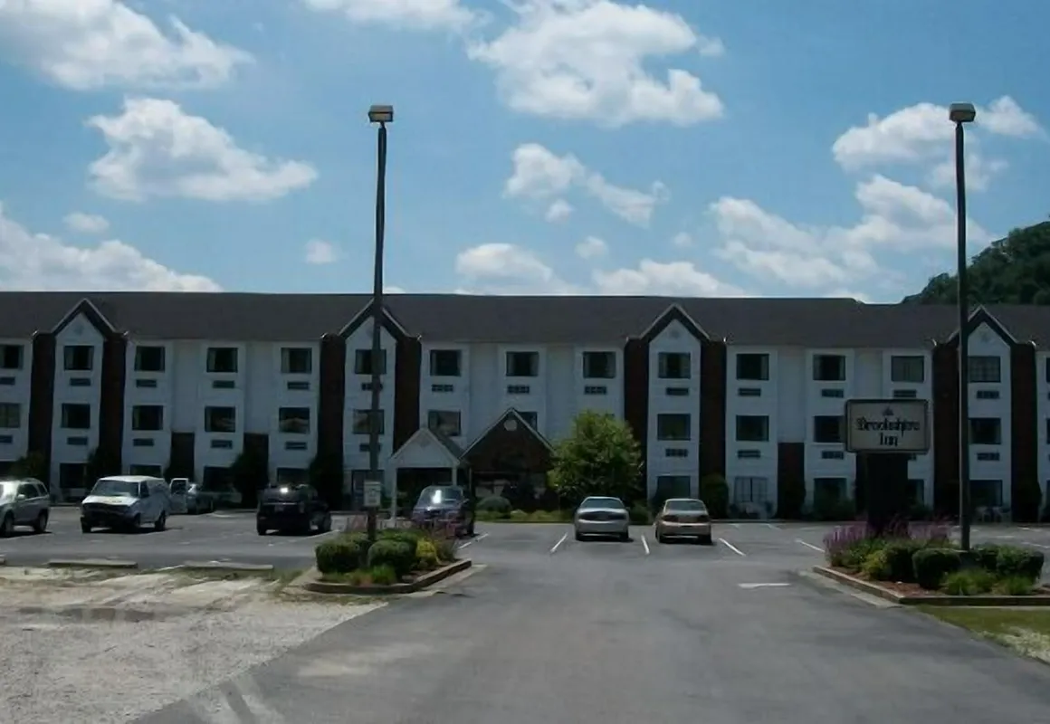 Quality Inn & Suites Prestonsburg next to Mountain Arts Center hotel hero
