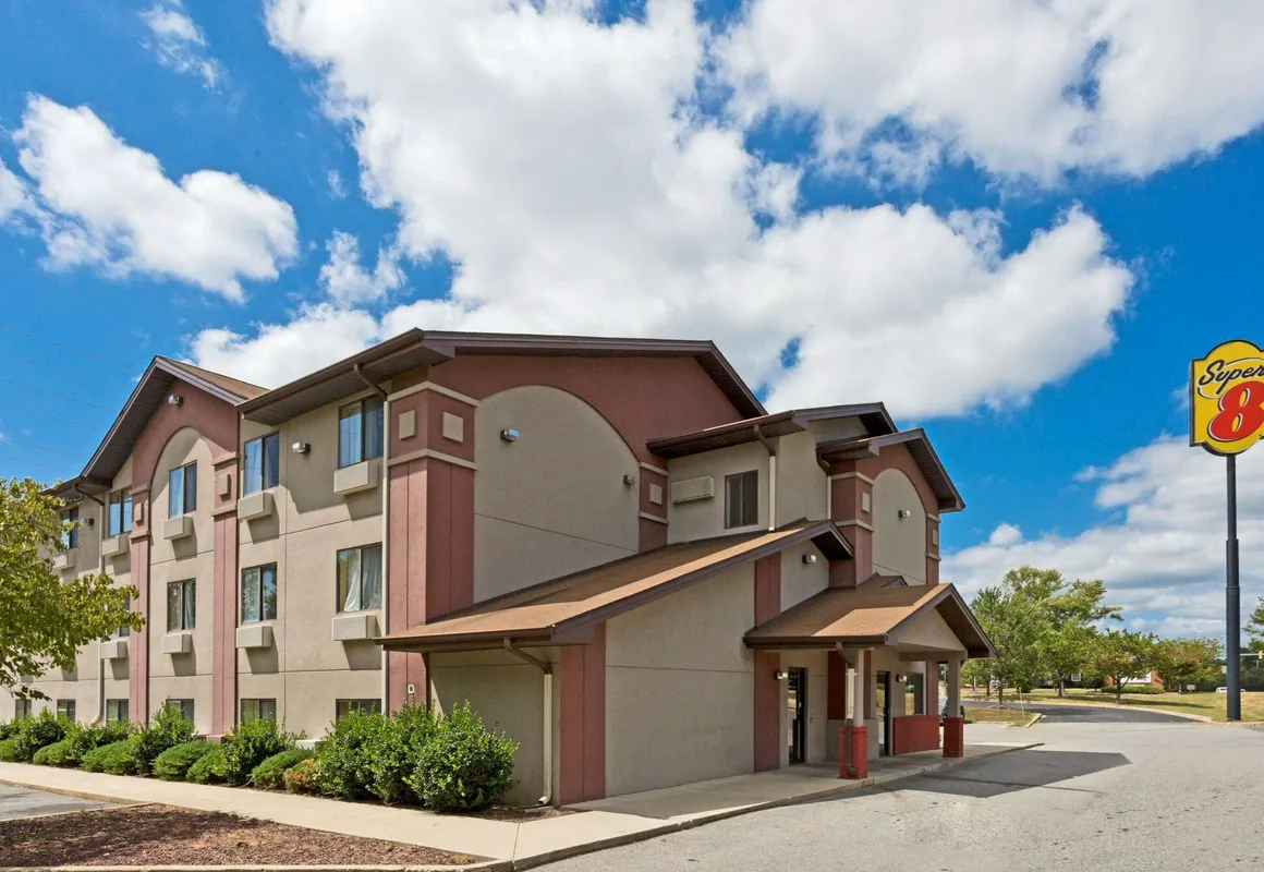 Super 8 by Wyndham Lexington Park/California Area hotel hero