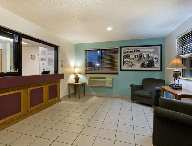 Super 8 by Wyndham Lexington Park/California Area hotel detail image 2