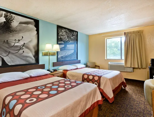 Super 8 by Wyndham Lexington Park/California Area hotel detail image 4