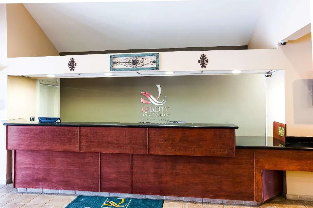 Quality Inn & Suites Lake Charles South hotel hero