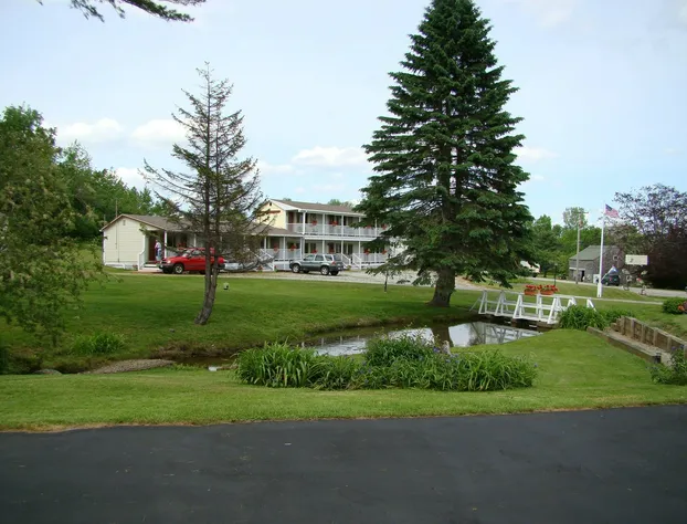 Bay Leaf Cottages & Bistro hotel detail image 1