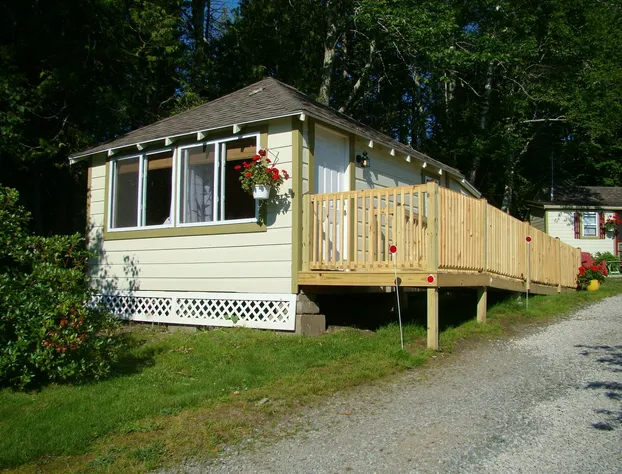 Bay Leaf Cottages & Bistro hotel detail image 2