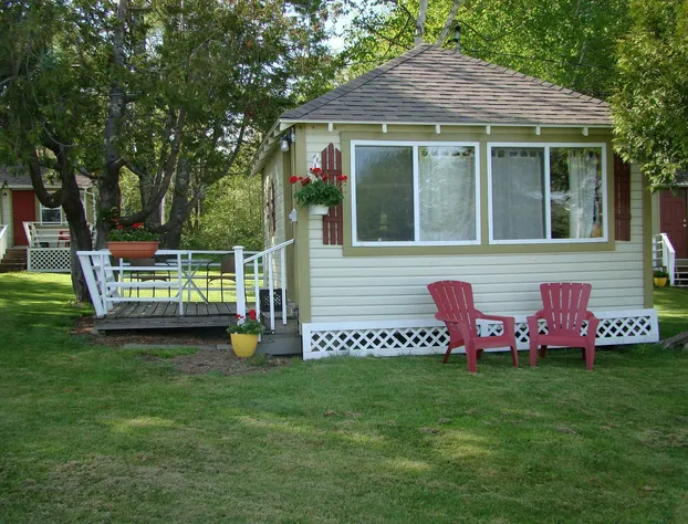 Bay Leaf Cottages & Bistro hotel detail image 4