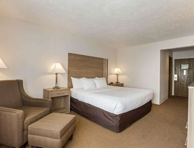 City Express by Marriott Petoskey Harbor Springs hotel detail image 3