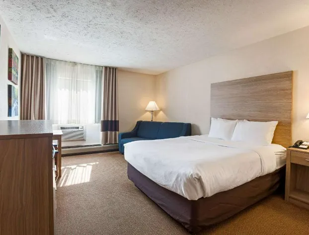 City Express by Marriott Petoskey Harbor Springs hotel detail image 4