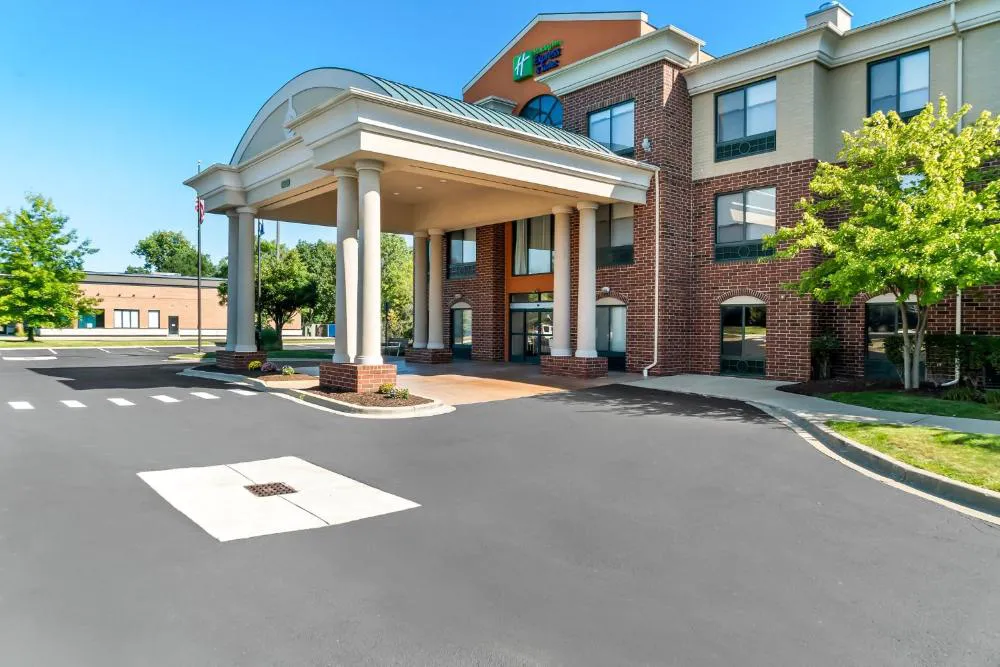 Holiday Inn Express Hotel & Suites Detroit-Novi by IHG hotel hero