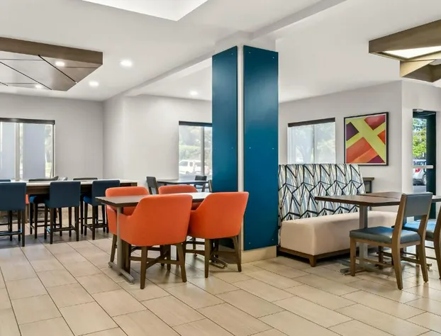 Holiday Inn Express Hotel & Suites Detroit-Novi by IHG hotel detail image 3