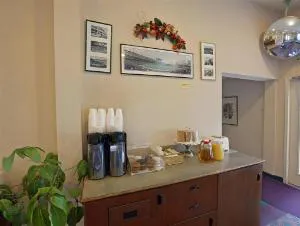 Americas Best Value Inn Lansing hotel detail image 4