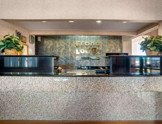 Econo Lodge Inn & Suites Forest hotel detail image 1