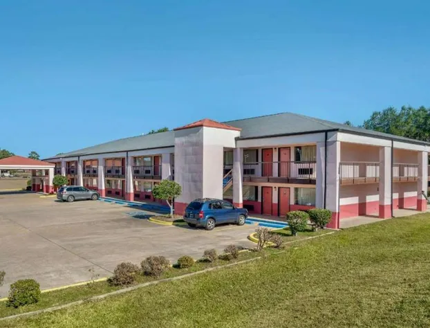 Econo Lodge Inn & Suites Forest hotel detail image 1