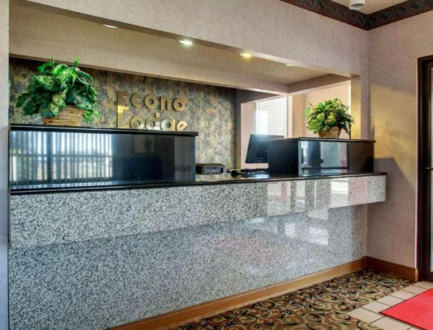 Econo Lodge Inn & Suites Forest hotel detail image 3