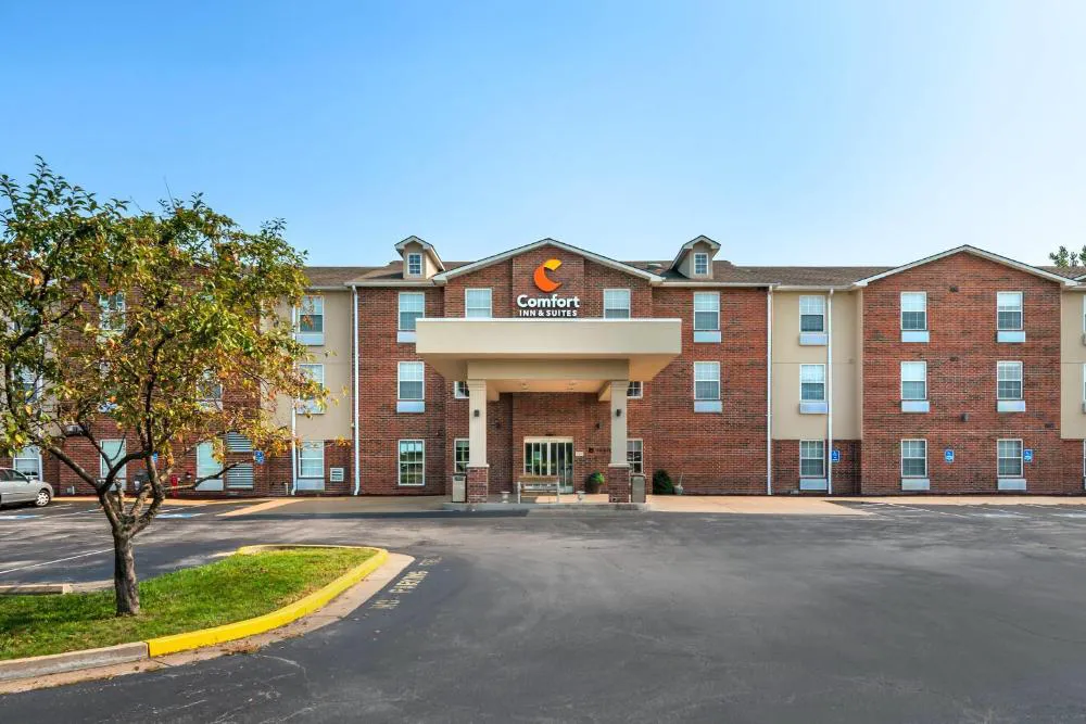 Comfort Inn & Suites Chesterfield - St. Louis hotel hero