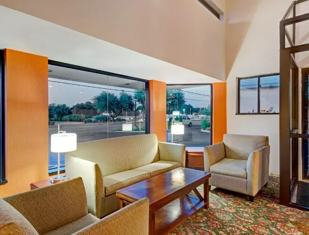 Days Inn by Wyndham Woodbury Long Island hotel detail image 2