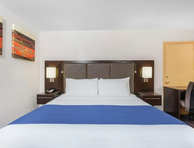 Days Inn by Wyndham Woodbury Long Island hotel detail image 3