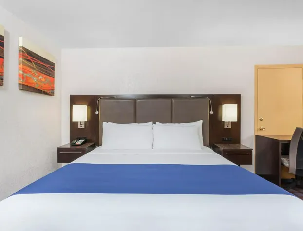 Days Inn by Wyndham Woodbury Long Island hotel detail image 4