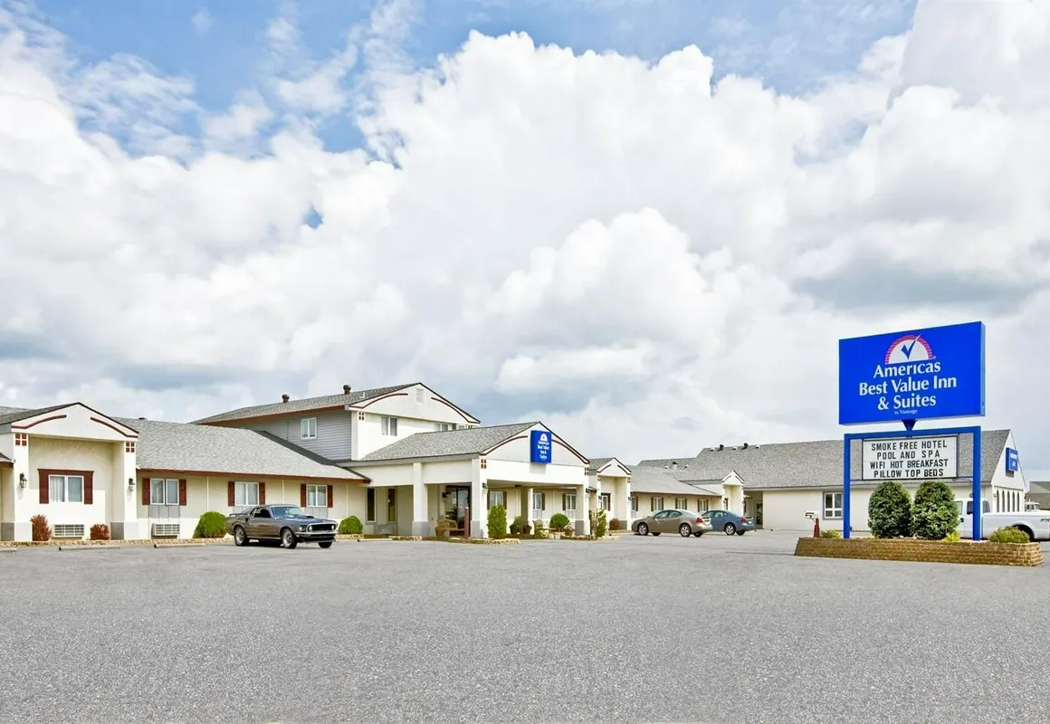 Americas Best Value Inn & Suites Thief River Falls hotel hero