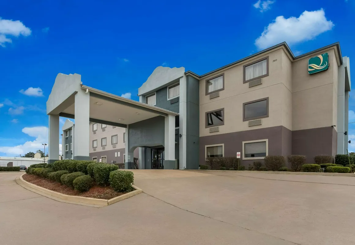 Quality Inn & Suites Pearl - Jackson hotel hero