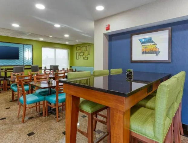 Heritage Inn & Suites St. Louis/Fenton, Trademark by Wyndham hotel detail image 1
