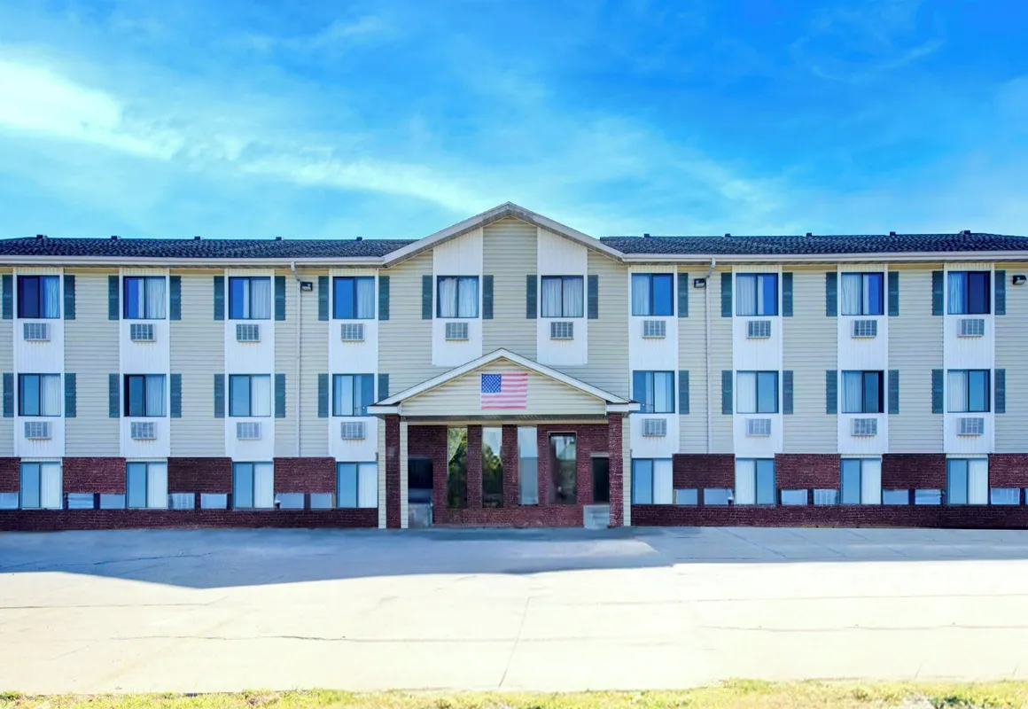 Capital O Amerihost Inn and Suites Kingdom City Hwy 54 MO hotel hero
