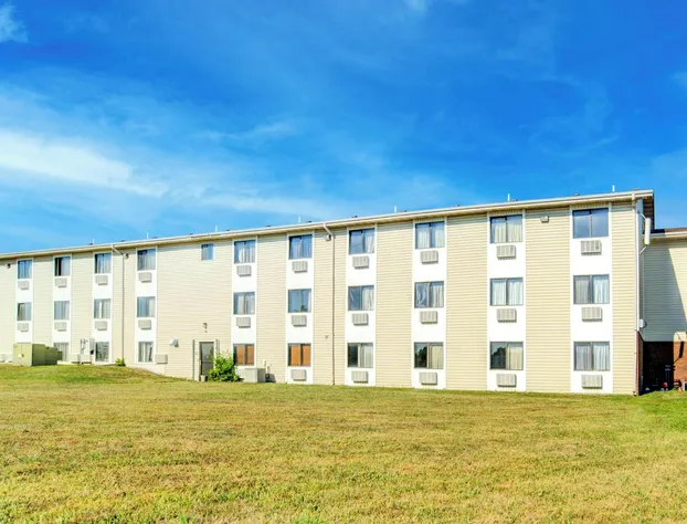 Capital O Amerihost Inn and Suites Kingdom City Hwy 54 MO hotel detail image 1